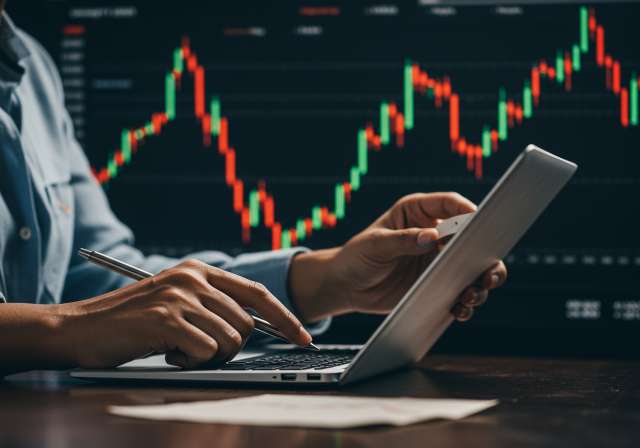 Choosing the Right Stock Broker: A Comprehensive Guide for Indian Investors